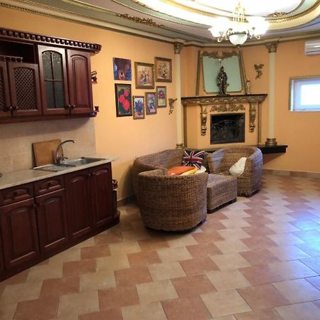 Hotel Nikolet Mukacheve Bagian luar foto
