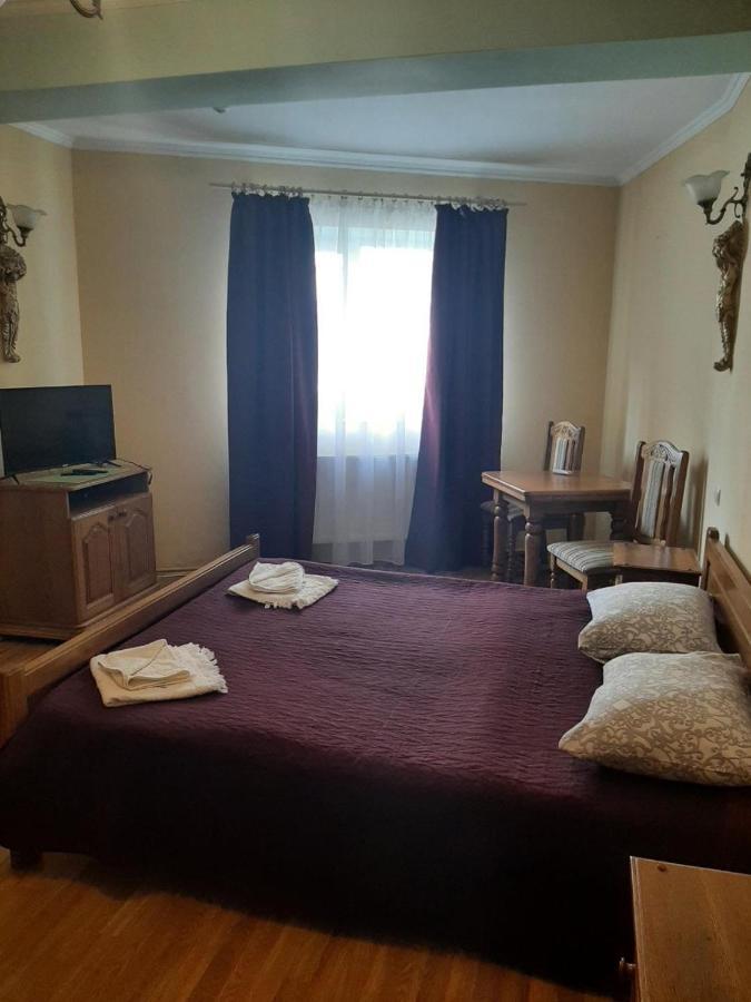 Hotel Nikolet Mukacheve Bagian luar foto