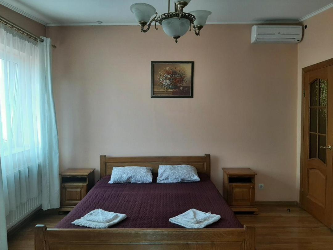 Hotel Nikolet Mukacheve Bagian luar foto