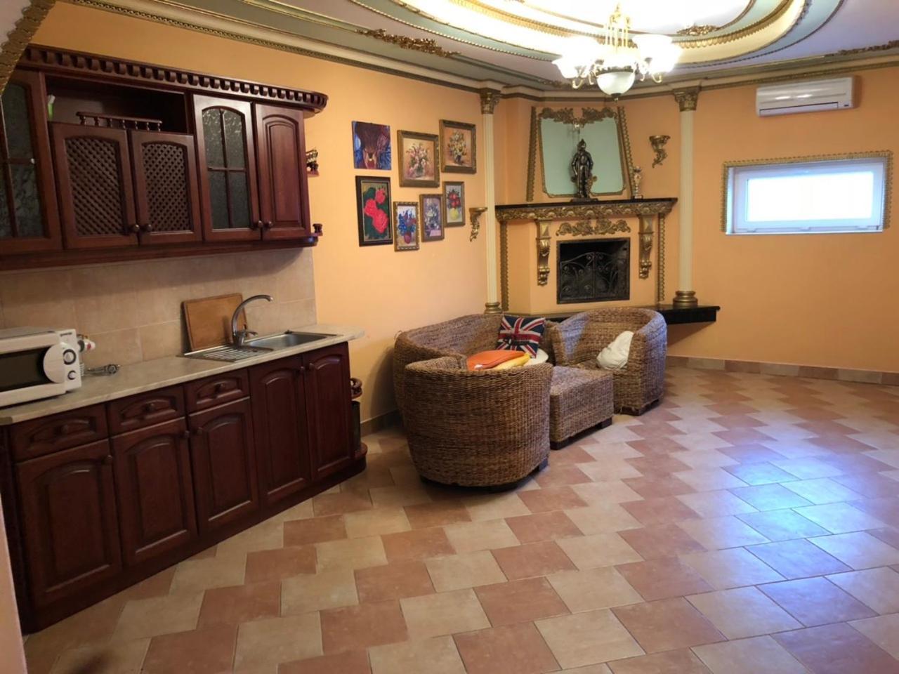 Hotel Nikolet Mukacheve Bagian luar foto